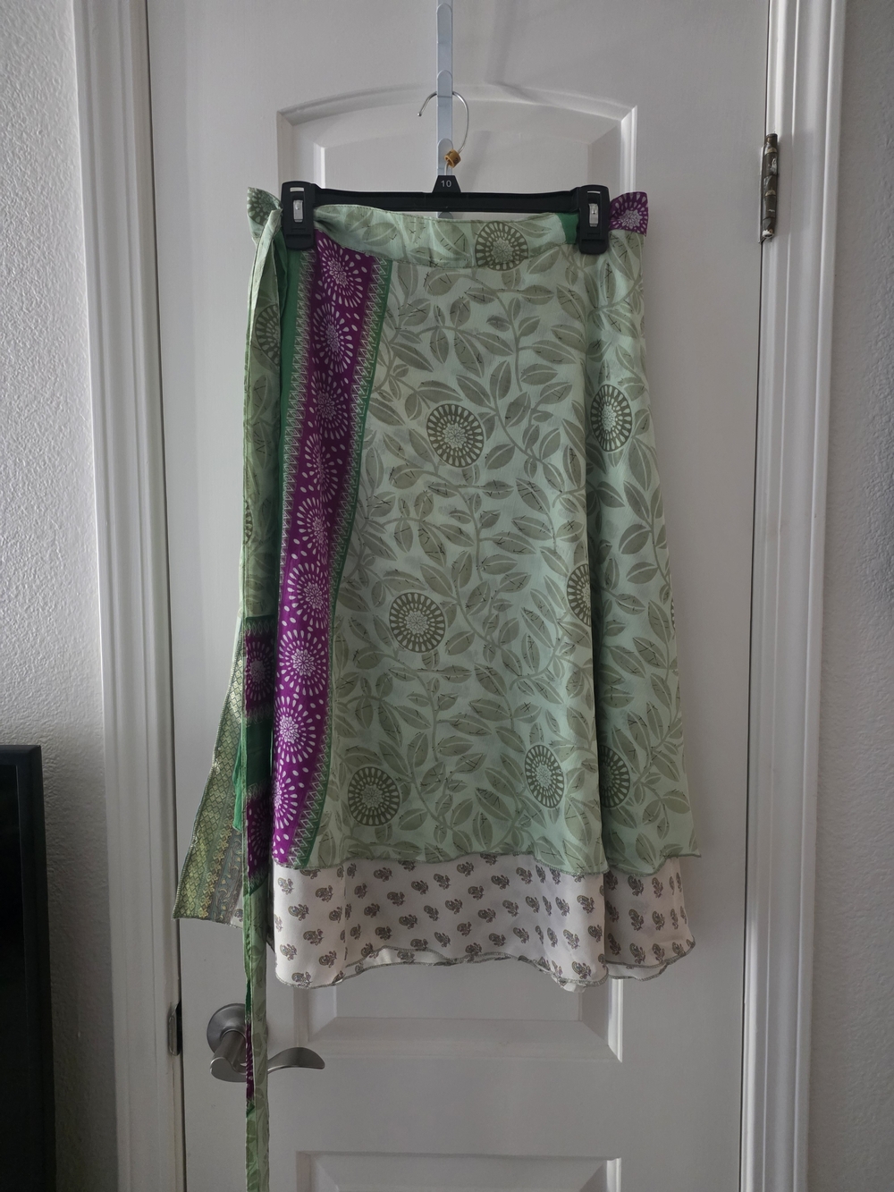 Darn Good Yarn Sari Silk Wrap Skirt with Purple Accent Size 22/26.